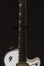 Duesenberg. Guitare électrique Starplayer TV phonique blanche numéro 172610, avec...