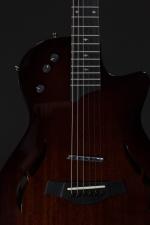 Taylor. Guitare électrique modèle T5Z classic deluxe, en boîte, avec...
