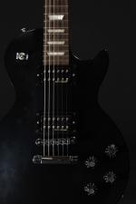 Gibson. Guitare électrique modèle Les Paul 70's Tribute Dirty Fingers...