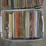 Lot d'environ 300 disques vyniles 33 Tours divers comprenant :...