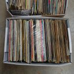 Lot d'environ 300 disques vinyles 33 tours comprenant: john lennon...