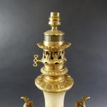 Lampe à huile de style Louis XVI (transformée à l'électricité)...
