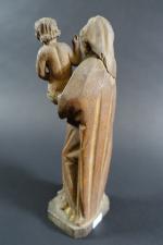 France, époque XVIII's : Vierge à l'Enfant en bois sculpté...