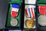 Ensemble de 15 décorations diverses : Médailles du Travail, Mutuelle...